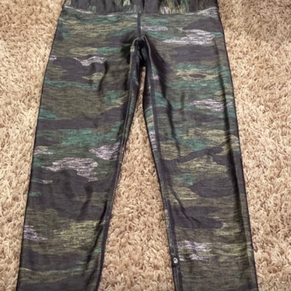 Terez Midrise Camo Capris Size M